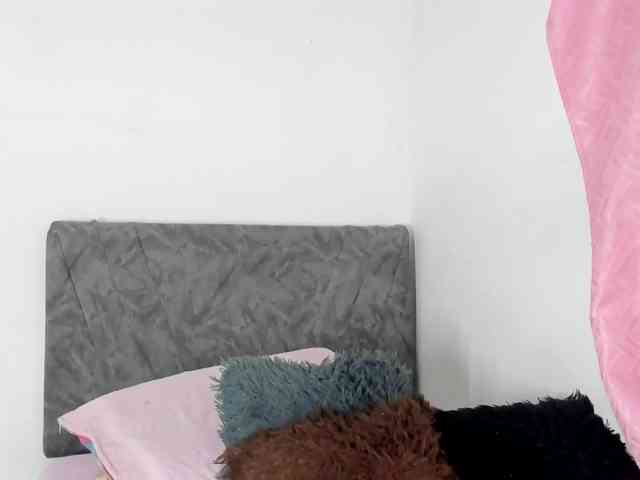 BarbieHotLaura webcam