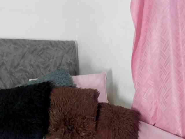BarbieHotLaura webcam
