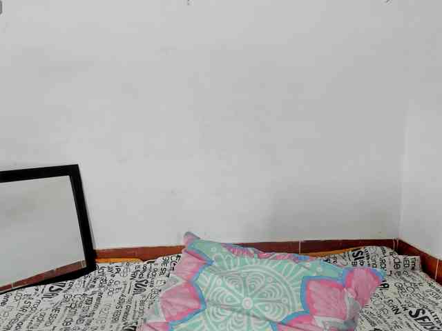 BarbieHotLaura webcam