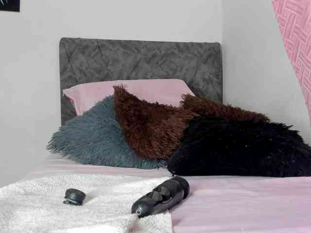 BarbieHotLaura webcam