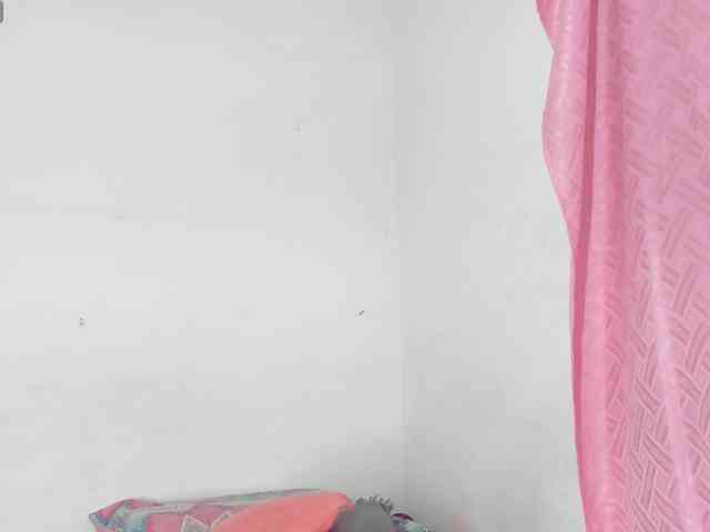 BarbieHotLaura webcam