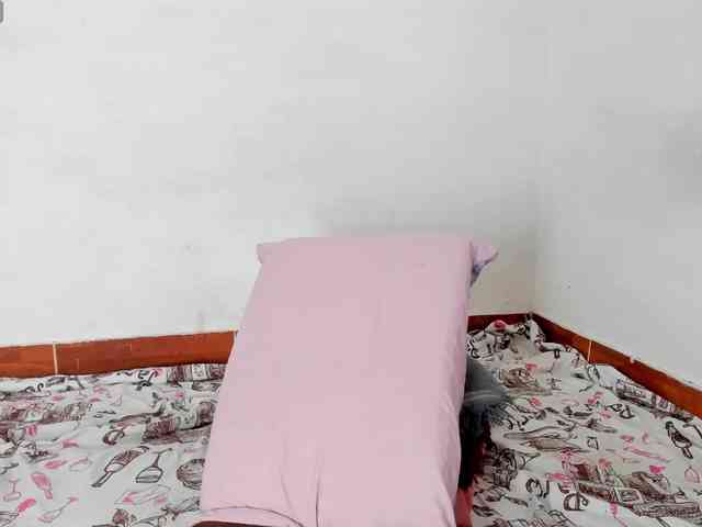 BarbieHotLaura webcam