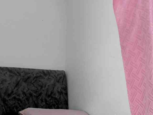 BarbieHotLaura webcam