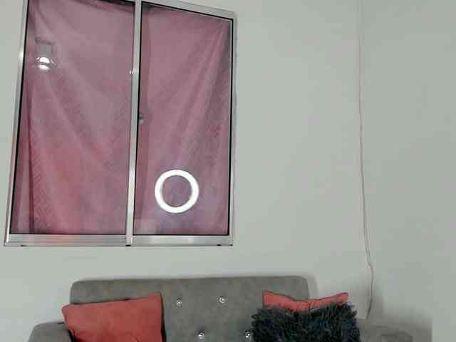 BarbieHotLaura webcam