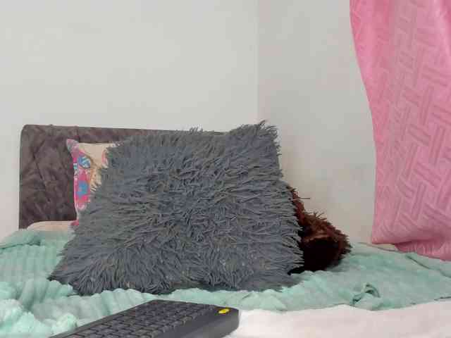 BarbieHotLaura webcam