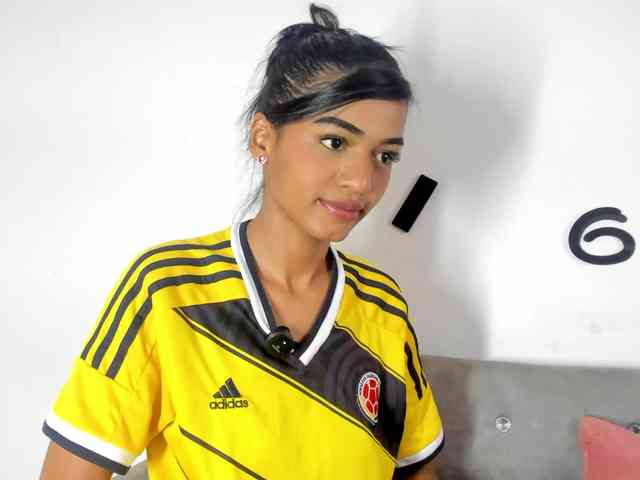 BarbieHotLaura webcam