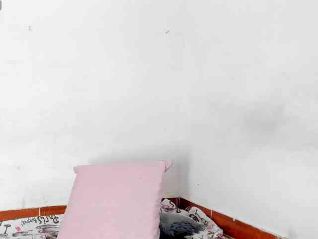 BarbieHotLaura webcam