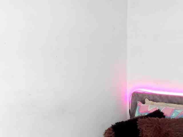 BarbieHotLaura webcam