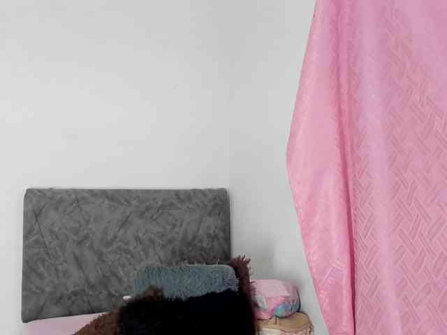 BarbieHotLaura webcam