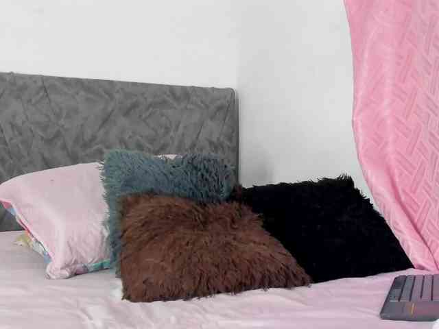 BarbieHotLaura webcam