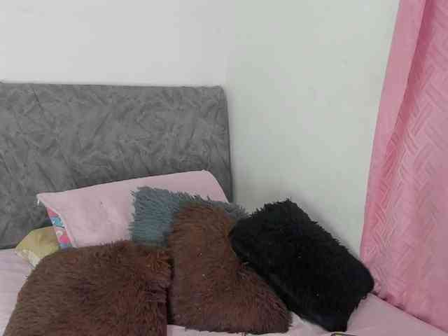 BarbieHotLaura webcam