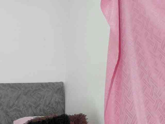 BarbieHotLaura webcam