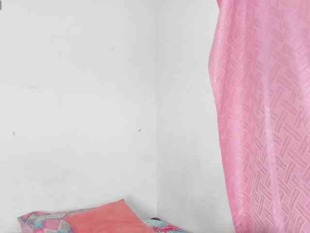 BarbieHotLaura webcam