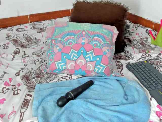 BarbieHotLaura webcam