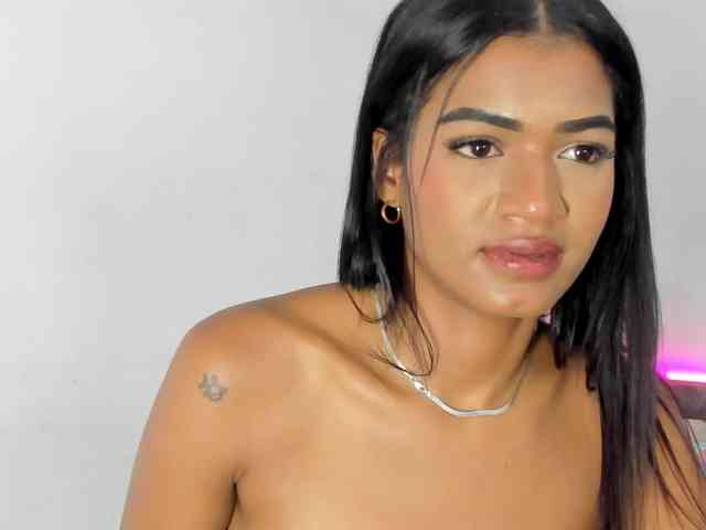 BarbieHotLaura webcam