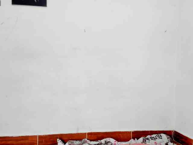 BarbieHotLaura webcam