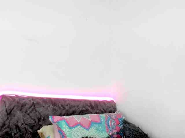 BarbieHotLaura webcam
