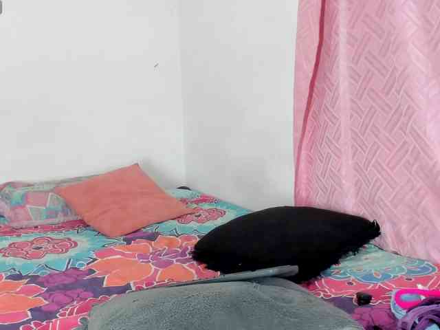 BarbieHotLaura webcam