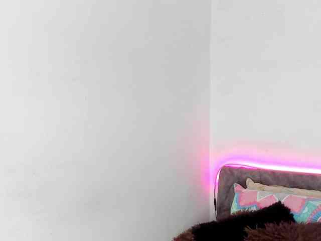 BarbieHotLaura webcam