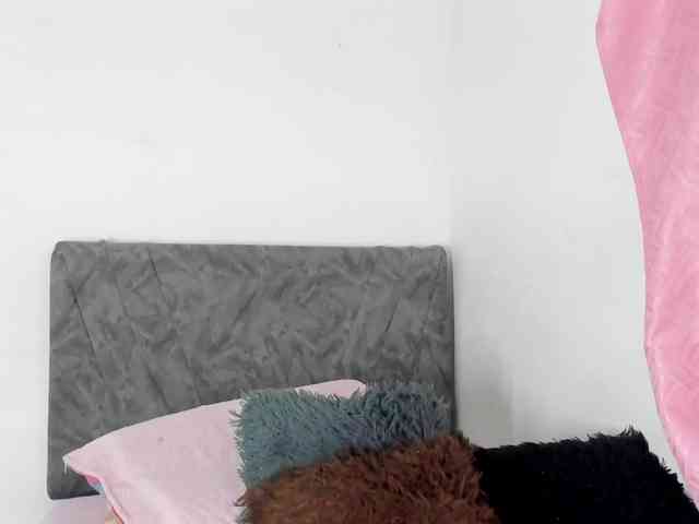 BarbieHotLaura webcam