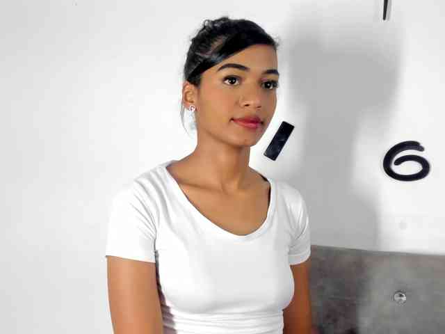 BarbieHotLaura webcam
