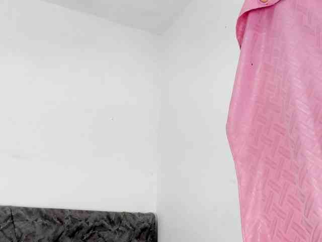 BarbieHotLaura webcam
