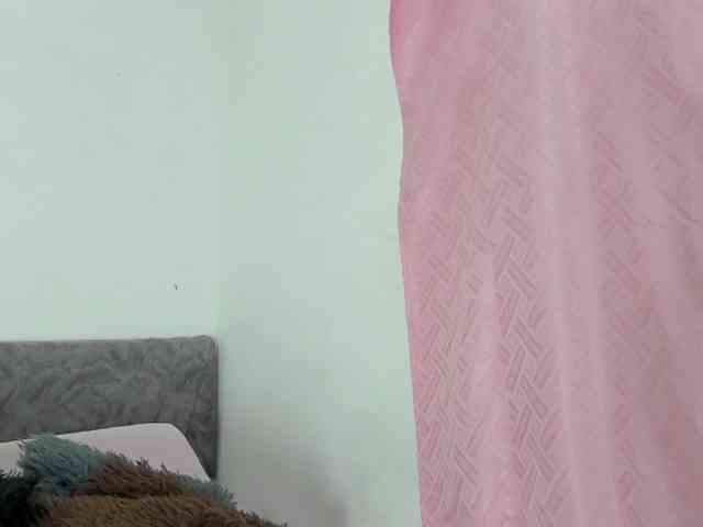 BarbieHotLaura webcam