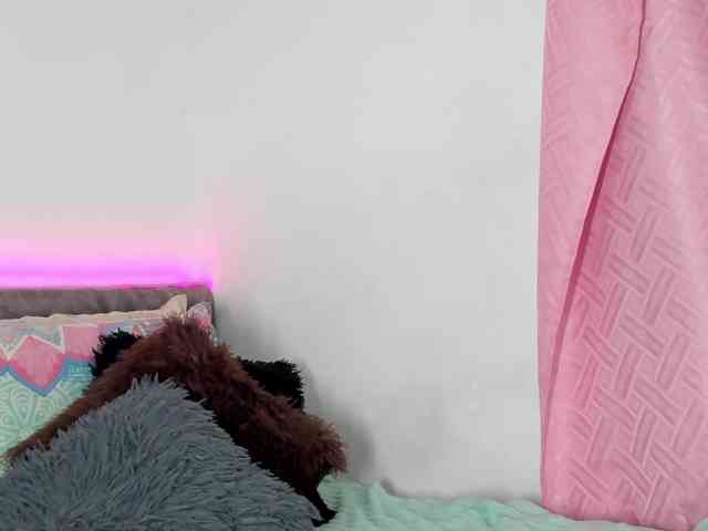 BarbieHotLaura webcam