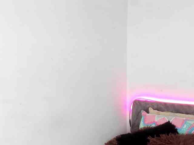 BarbieHotLaura webcam