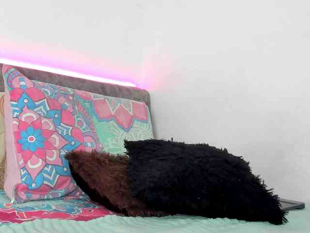 BarbieHotLaura webcam