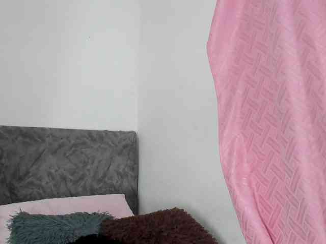 BarbieHotLaura webcam