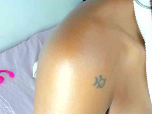 BarbieHotLaura webcam