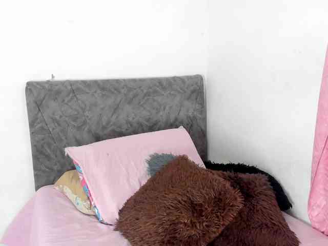 BarbieHotLaura webcam