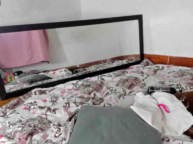 BarbieHotLaura webcam