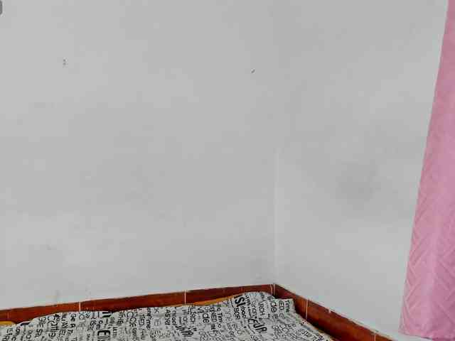 BarbieHotLaura webcam