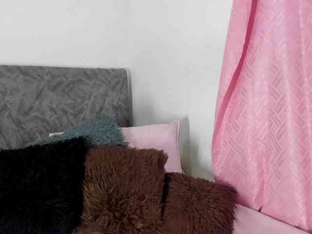 BarbieHotLaura webcam