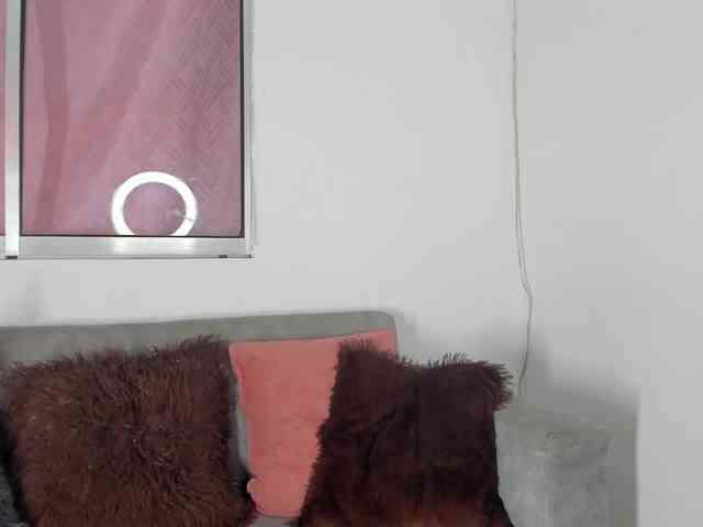 BarbieHotLaura webcam