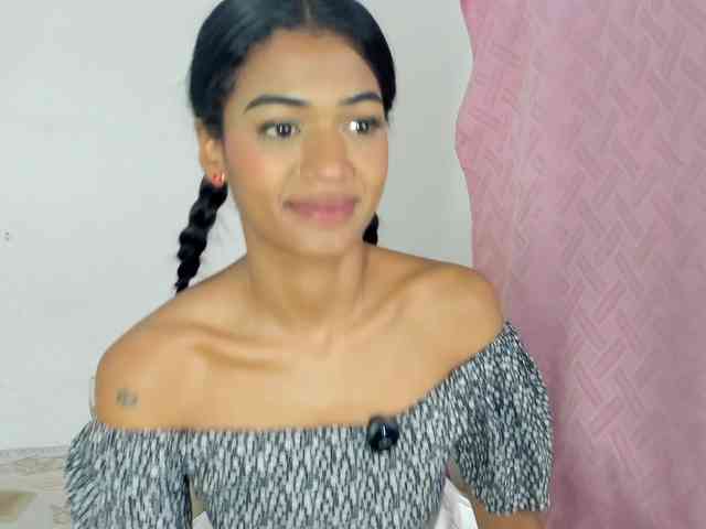 BarbieHotLaura webcam