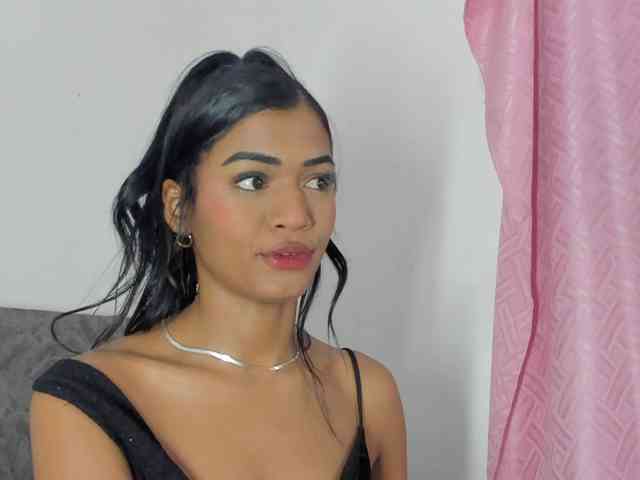 BarbieHotLaura webcam