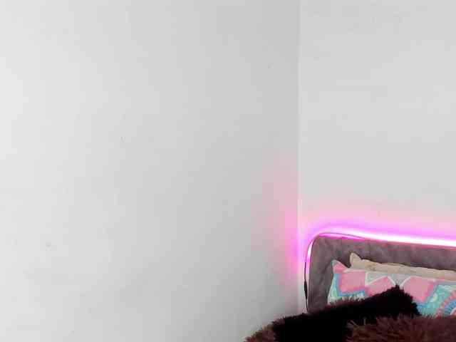 BarbieHotLaura webcam