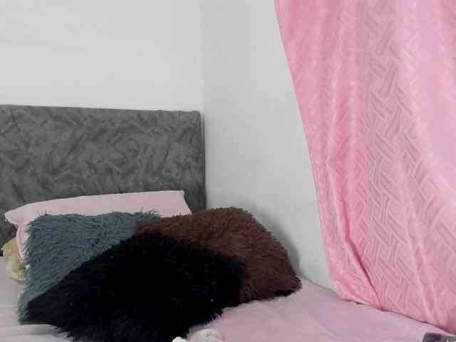BarbieHotLaura webcam