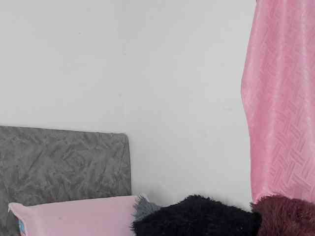 BarbieHotLaura webcam