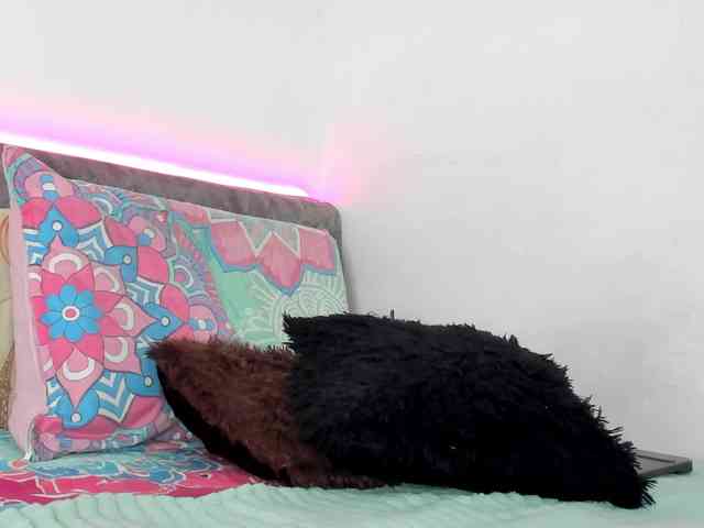 BarbieHotLaura webcam