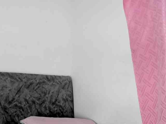 BarbieHotLaura webcam