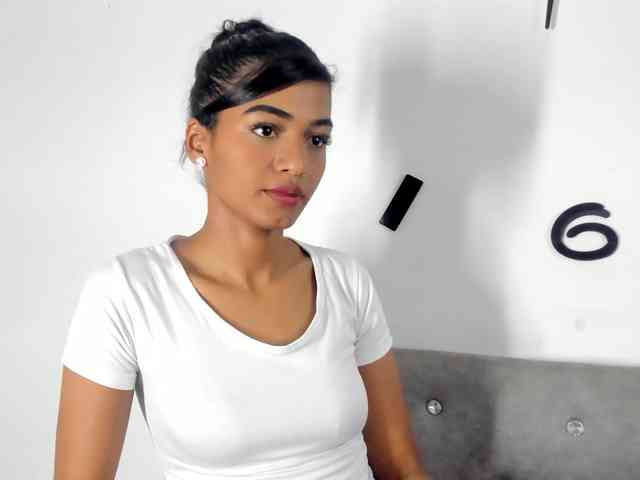 BarbieHotLaura webcam