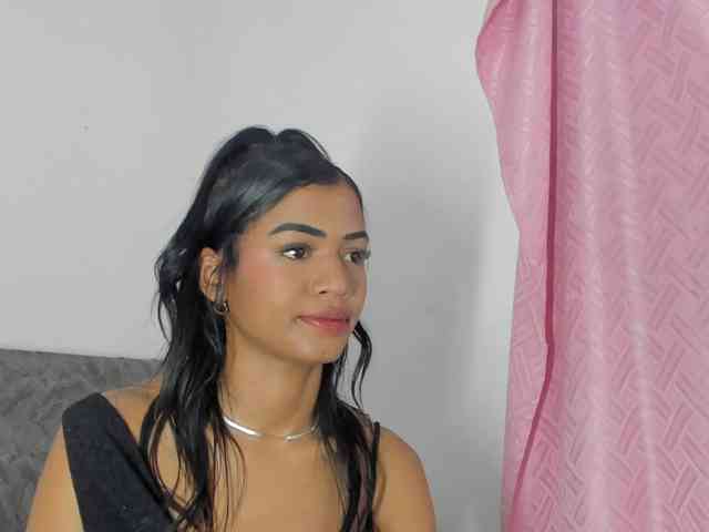BarbieHotLaura webcam