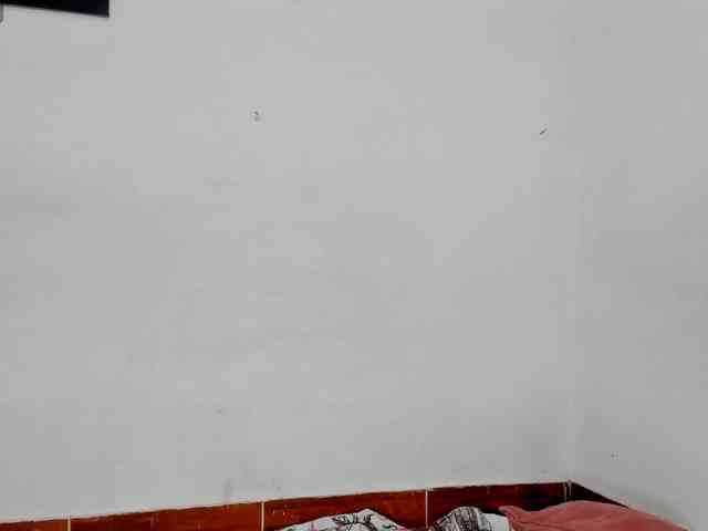 BarbieHotLaura webcam