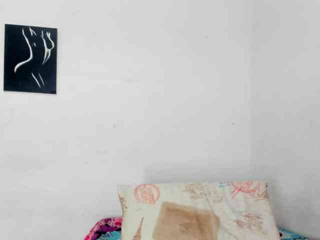 BarbieHotLaura webcam