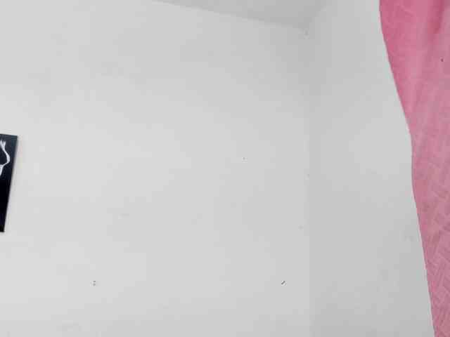 BarbieHotLaura webcam
