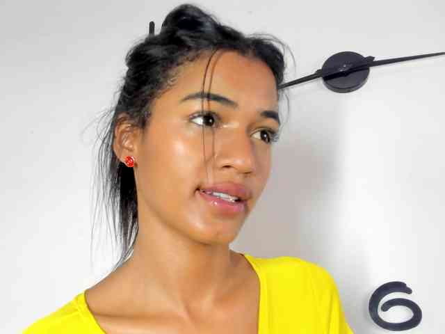 BarbieHotLaura webcam